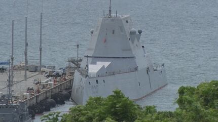 米海軍　マイケル.モンスーア　　米陸軍　チャレンジ 米海軍最大のミサイル駆逐艦「マイケル・モンスーア」が初寄港 うるま
