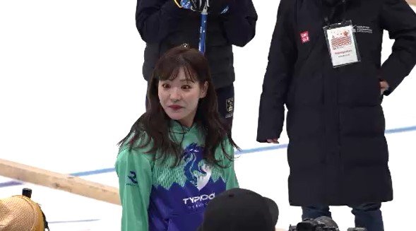 「夢を叶えるために、失敗おそれずに…」吉田知那美選手も参加！軽井沢国際カーリング開幕前に、トップアスリートが次世代ジュニア選手に直接指導…スウェーデンのトップチーム選手も、ストーン投げる時の姿勢を指導　|　SBC NEWS | 長野のニュース | SBC信越放送