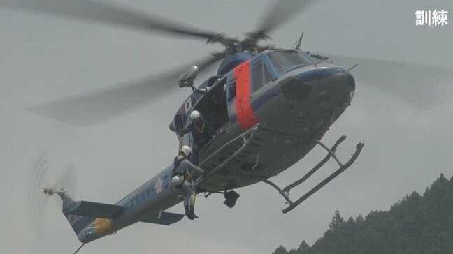 水難事故を想定 中州に取り残された人の救出など 県警ヘリも参加して救助訓練 山梨・富士川|TBS NEWS DIG