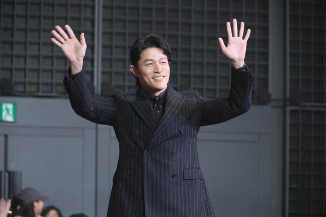 【鈴木亮平】4000人のファンの熱量に「若干、膝が震えている」応募倍率10倍超の反響に感謝＆小手伸也が私服でサプライズ登壇！ |TBS NEWS DIG