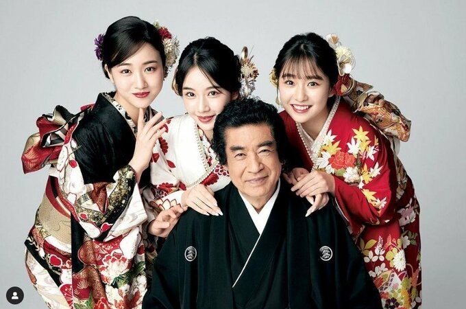 藤岡弘、さん　親子ショット公開　娘３人と笑顔で着物姿　ファンからは絶賛の声|TBS NEWS DIG