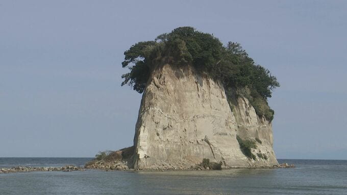 行政は「打つ手なし」珠洲のシンボル“見附島”の崩壊進む　|　石川県のニュース｜MRO北陸放送