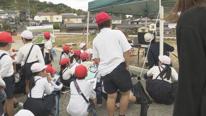 「施設を身近に感じて」小学生が学校近くの福祉交流施設の工事現場を見学|TBS NEWS DIG