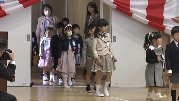 「ルールを守って友だちとたくさん遊んで」岩手県で小学校の入学式がピーク　98校で新1年生の学校生活がスタート|TBS NEWS DIG