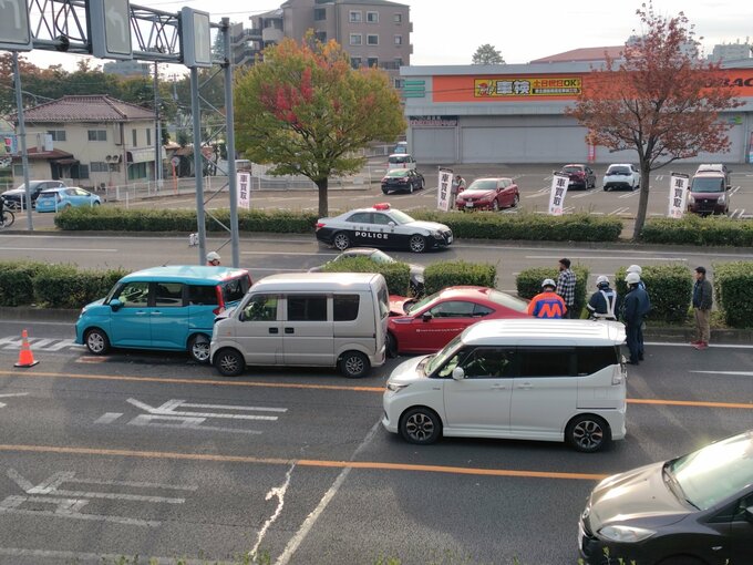 朝混雑する根岸交差点で車3台の玉突き事故 40代男性が首や肩を痛めて搬送 仙台|TBS NEWS DIG