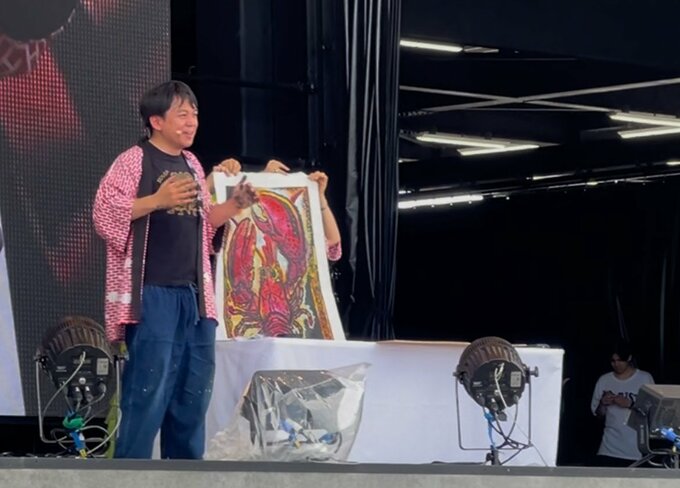 「最初はドキドキしたけど、楽しい思い出を作ることができた」自閉症の画家・石村嘉成さんが大阪・関西万博の会場で公開版画制作|TBS NEWS DIG