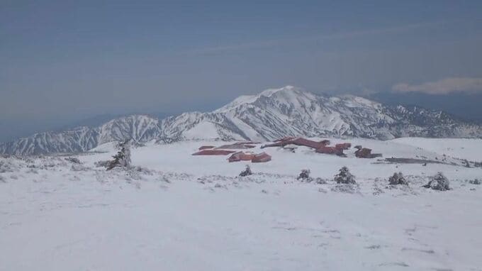 白山が春山開き 多くの登山客やスキーヤーでにぎわう|TBS NEWS DIG