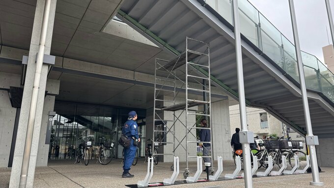 埼玉・川口市役所敷地内　塗装工事中の男性作業員（70）が転落死　高さ約3mの足場から落ちたか|TBS NEWS DIG