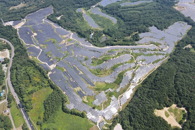 フェアウエーから太陽光パネルへ、適地不足補うゴルフ場という選択肢