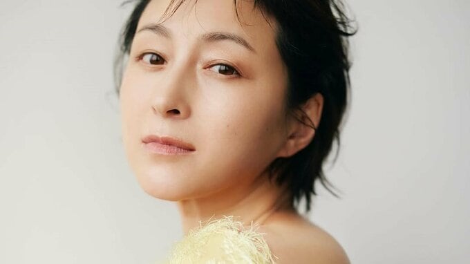 【広末涼子】「今週もおつかれさまでした」いつもは週末の投稿が一足早め　寒い日の ”素肌見せ” 写真にフォロワー当惑|TBS NEWS DIG