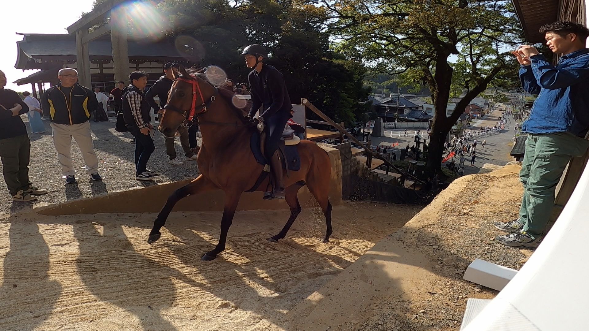 「上げ馬神事」、歴史上初めて事前訓練　壁をなくし緩やかにした坂で　三重県・多度大社