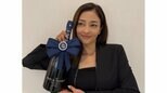【 黒木メイサ 】　37歳の誕生日にシャンパンのお祝い　「リボンモチーフのボトルがバースデーセレブレーションにぴったり　大切な友人への特別なバースデーギフトに私も送ってみよ」|TBS NEWS DIG