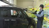 「駐車しようとしたところ失敗した」73歳女性が運転する車がクレーンゲーム店に突入 従業員が車とクレーンゲームの間に挟まれる...客の高校生と従業員の女性が負傷 アクセルとブレーキの踏み間違えが原因か=静岡|TBS NEWS DIG