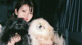 【浜辺美波】カレンダー告知にもあふれる ”愛犬愛” 「両手に犬」「もふりもふられ」幸せいっぱい|TBS NEWS DIG