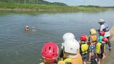 「浮いて待ったら声も出せるし息もできる」小学生が溺れた時の対処法を体験 水難事故防止「水辺の安全講座」 | 福岡のニュース|RKB NEWS|RKB毎日放送