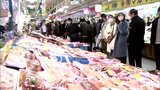 「雪だるまを作りたい」青森県内は帰省ラッシュのピーク　市場も正月用の食べ物求めてにぎわう「カニとイカとカキとエビ それにマグロ」|TBS NEWS DIG