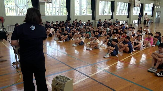 ネットの約束は「しもだのきんめ」 小学生が警察と慶応大生からインターネットの約束事を学ぶ講座=静岡・下田市|TBS NEWS DIG