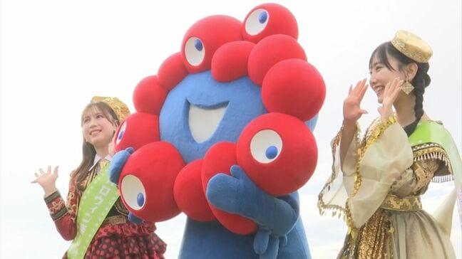 「万博ロスは鳥取で」ミャクミャクのコスプレにも行列…鳥取砂丘ハロウィンパーティーに約2800人が参加し大盛況|TBS NEWS DIG