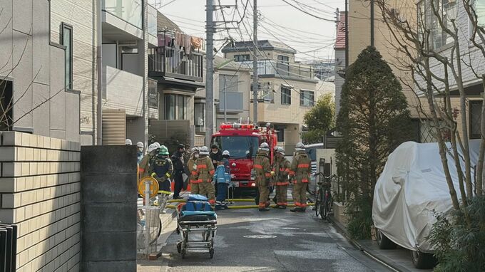 東京・世田谷区の2階建て住宅で火災　焼け跡から1人が遺体で見つかる 住人の80代男性か|TBS NEWS DIG