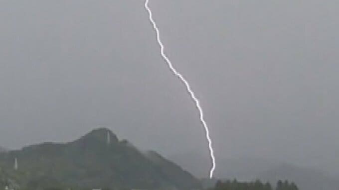 上空に寒気　県内の一部で天気急変　今夜遅くにかけ落雷や竜巻、局地的な激しい雨に注意　山梨　|　山梨のニュース | ＵＴＹテレビ山梨