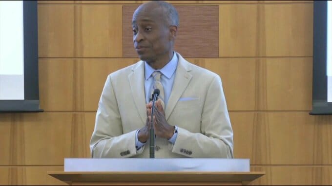 近くインフレ鈍化なければ米利上げ検討必要に－FRB副議長が見解示唆