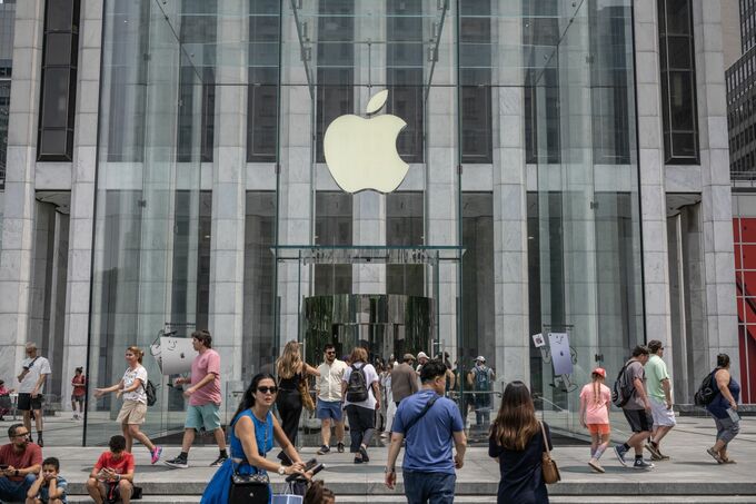 アップル、利用者データ分析開始へ－ＡＩ機能向上でライバル追撃狙う