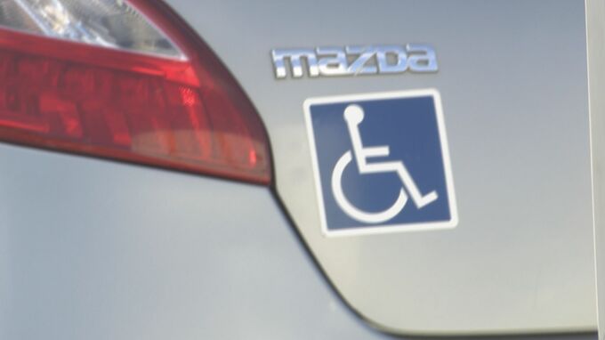「妻は難病で運転せざるを得なかった、来春免許更新止めようと…」男性(89)運転の乗用車・スーパーの屋外売り場に突っ込み女性軽傷　「運転はやめようと思います、今からどう生活しようか…」　山口・岩国|TBS NEWS DIG
