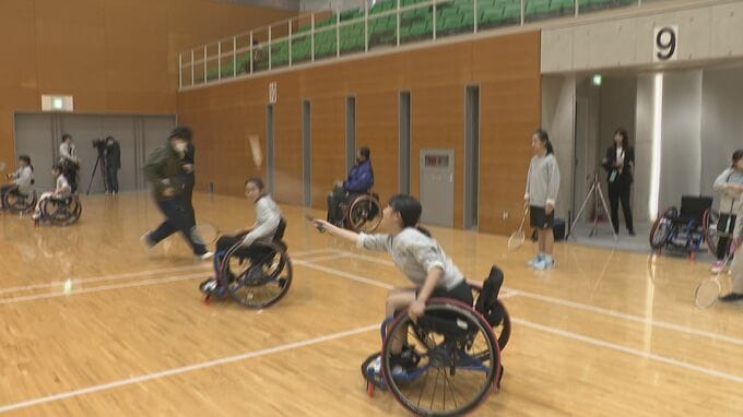 「簡単そうに操作していてすごい」　車いすバドミントン体験会　山口|TBS NEWS DIG