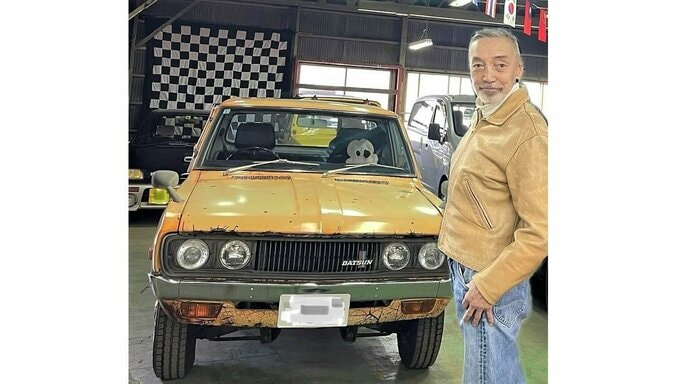 【テリー伊藤】　「ダットサントラック620　昭和53年式❤　横須賀バックドロップ秘密基地にて」　愛車とのショットに反響　「カッケー！！」「いやぁ～懐かしい車両」「味があって、たまらないですよね〜」|TBS NEWS DIG