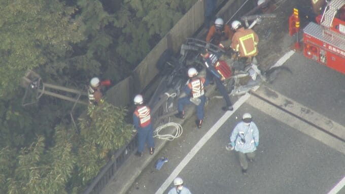 ダンプカーと乗用車が法面に転落　乗用車に乗っていた２人が死亡するなど４人死傷　広島･安佐南区上安町|TBS NEWS DIG