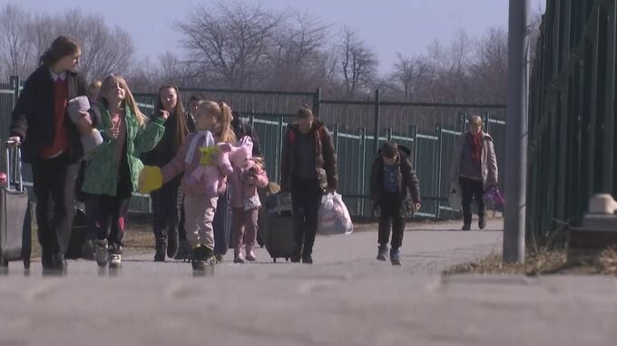 ウクライナの国外避難民 500万人超える UNHCR　
