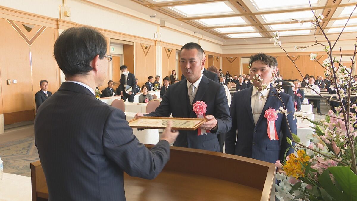 大分県農業賞の表彰式　先進的な経営を評価、6団体と個人7人が受賞