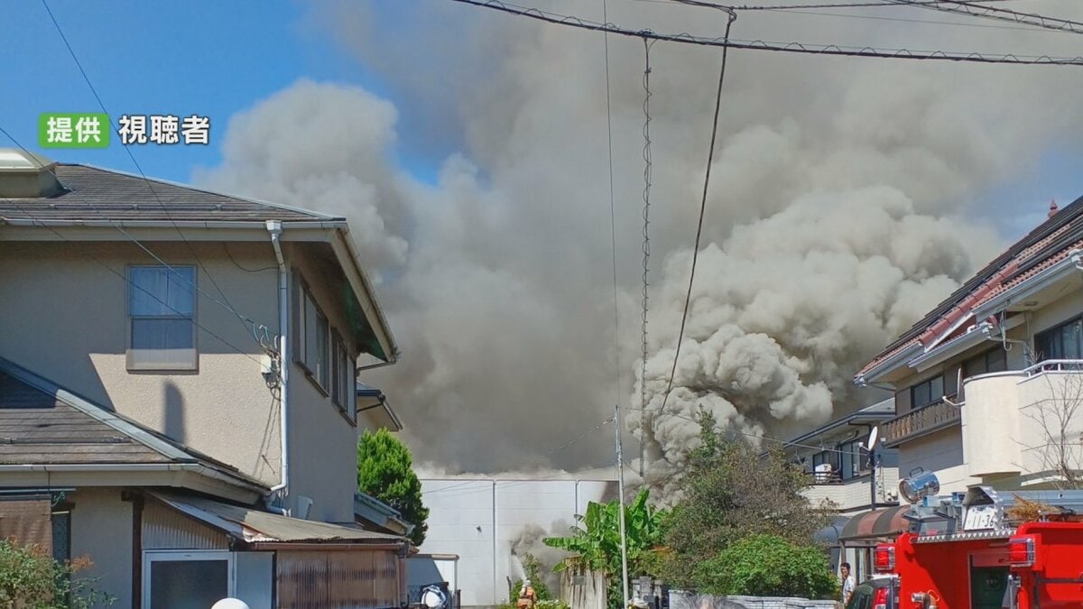 「音がボンとして、煙がすごかった」　美容室兼住宅が全焼　住人の60代女性がけが　山梨・中央市