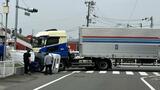 事故の多発地点でまた… 軽乗用車が大型トラックと衝突し横転 男性(70代)を搬送 愛媛・松山 | 愛媛のニュース - Nスタえひめ|あいテレビは6チャンネル
