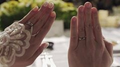 増える猛暑の"8月婚”　背景にZ世代の合理性　昭和平成のあるべき婚から脱却へ| TBS CROSS DIG with Bloomberg