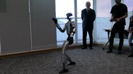ヒューマノイドロボットが“倉敷天領夏祭り”の「代官ばやし」踊りを披露 倉敷市のMASCが4体を導入【岡山】|TBS NEWS DIG