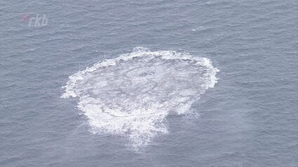 約100メートルの水柱上がる…太平洋戦争中の機雷を海中で爆破処理