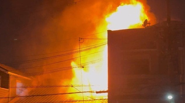 「ポンポンと‥火の粉と火柱が上がっていた」木造2階建て住宅で火事　70代男性が死亡　大阪・阿倍野区|TBS NEWS DIG