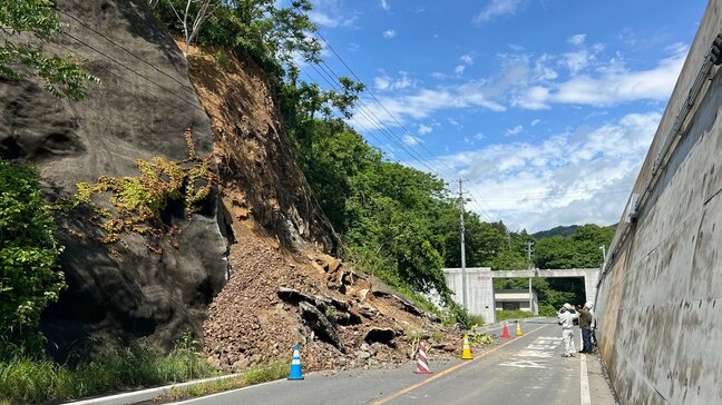 海沿いの市道で土砂崩れ　全面通行止め　復旧のめど立たず　岩手・大船渡市|TBS NEWS DIG