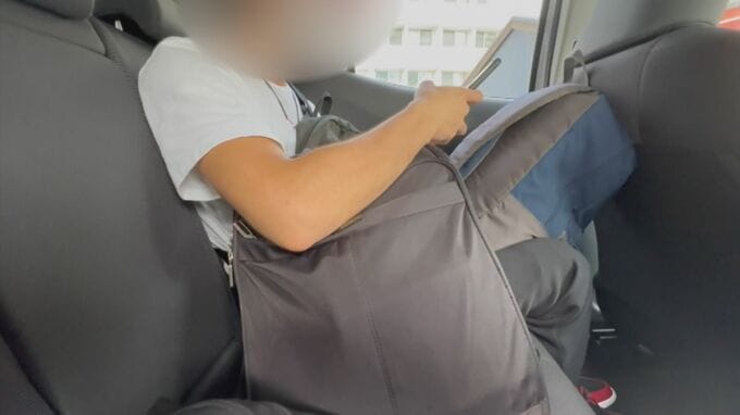 牛を蹴る動画で炎上…なぜ虐待し、撮影した？　有罪判決の農場元従業員を直撃「フィリピンに帰ります」　|　BSSニュース | BSS山陰放送