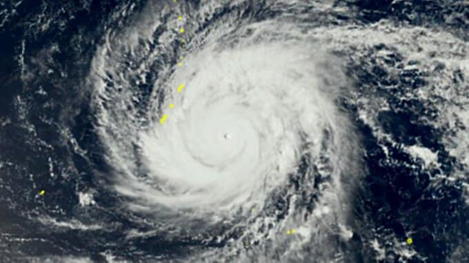 【台風4号情報】“台風の目”くっきり…　大型で猛烈な勢力にまで発達の“春の台風”　ゆっくり北上中　最大瞬間風速85m/s・中心気圧905hPa　最新進路予想や日本への影響は？　雨・風シミュレーション|TBS NEWS DIG