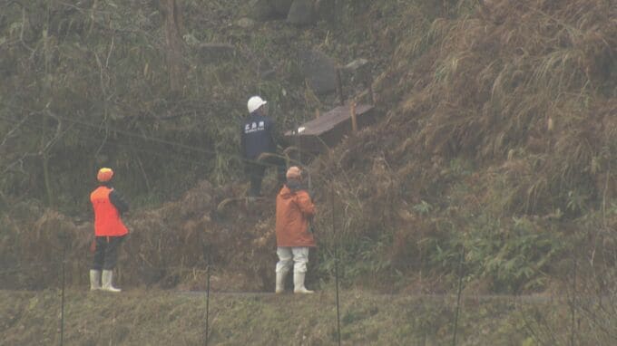 山あいの箱ワナにかかった子グマ　山に返される　親子での目撃情報も親グマ現れず　広島|TBS NEWS DIG