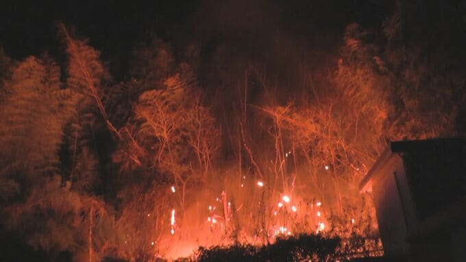 「炎が上がっている」霧島神宮駅近くで住宅・倉庫全焼　焼け跡から遺体　住人男性(69)と連絡とれず　鹿児島|TBS NEWS DIG