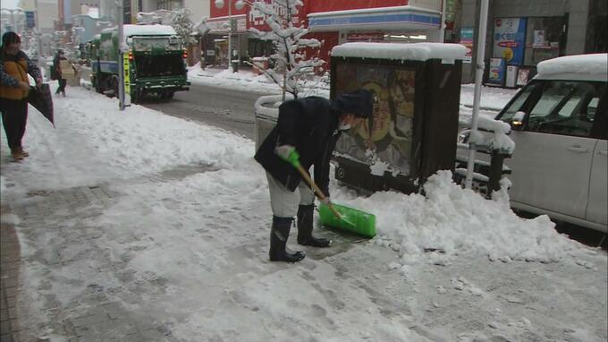 「重い雪で大変…」11日ぶりの積雪で街が雪に覆われる　八戸で積雪14ｃｍ今季最大に　13日は冬型の気圧配置の見込み【青森県・雪情報】|TBS NEWS DIG