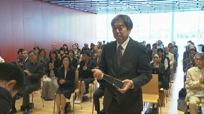 力作に賞状授与　第81回現代美術展　|　石川県のニュース｜MRO北陸放送