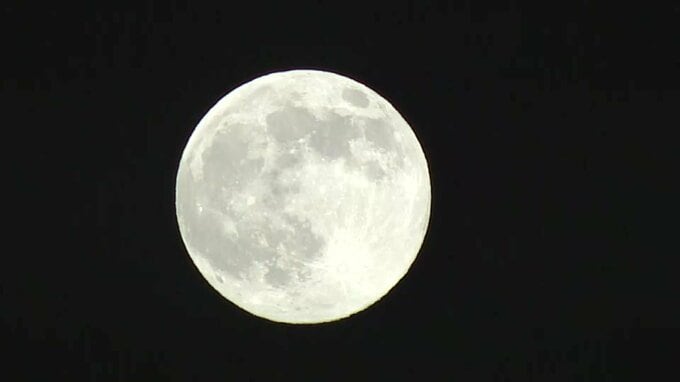 広島城を幻想的に照らす「スーパームーン」　今年１年で最も大きい満月が広島の夜を照らし|TBS NEWS DIG