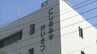 足の甲とスニーカーの間にスマートフォンを挟み込み電車内で女性のスカート内を盗撮か 自称・豊中市上下水道局の職員を逮捕　|　MBSニュース | 関西の最新ニュースを分かりやすく。