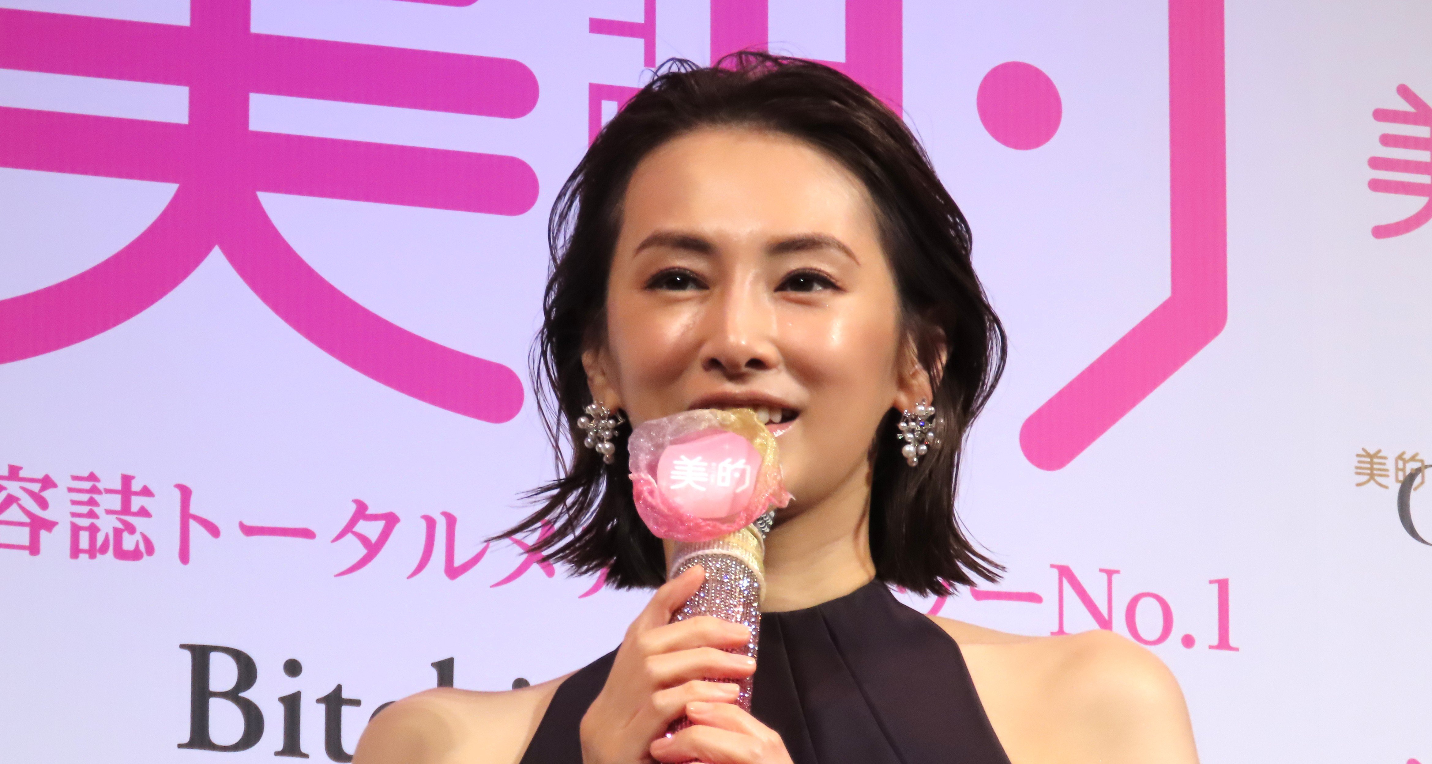 値下中☆ レア 大人気 北川景子 さん着用 ツイード トップス ピンク 北川景子：今年注目！ レトロムードのワンピでフェミニンに ネイル