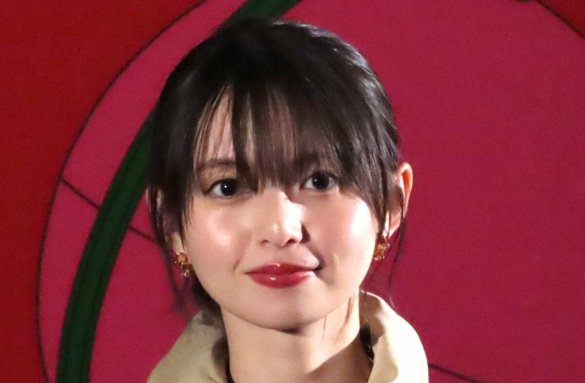 齋藤飛鳥 】 90年代イギリスの魅力に触れ 「もっと知りたい」 展覧会を