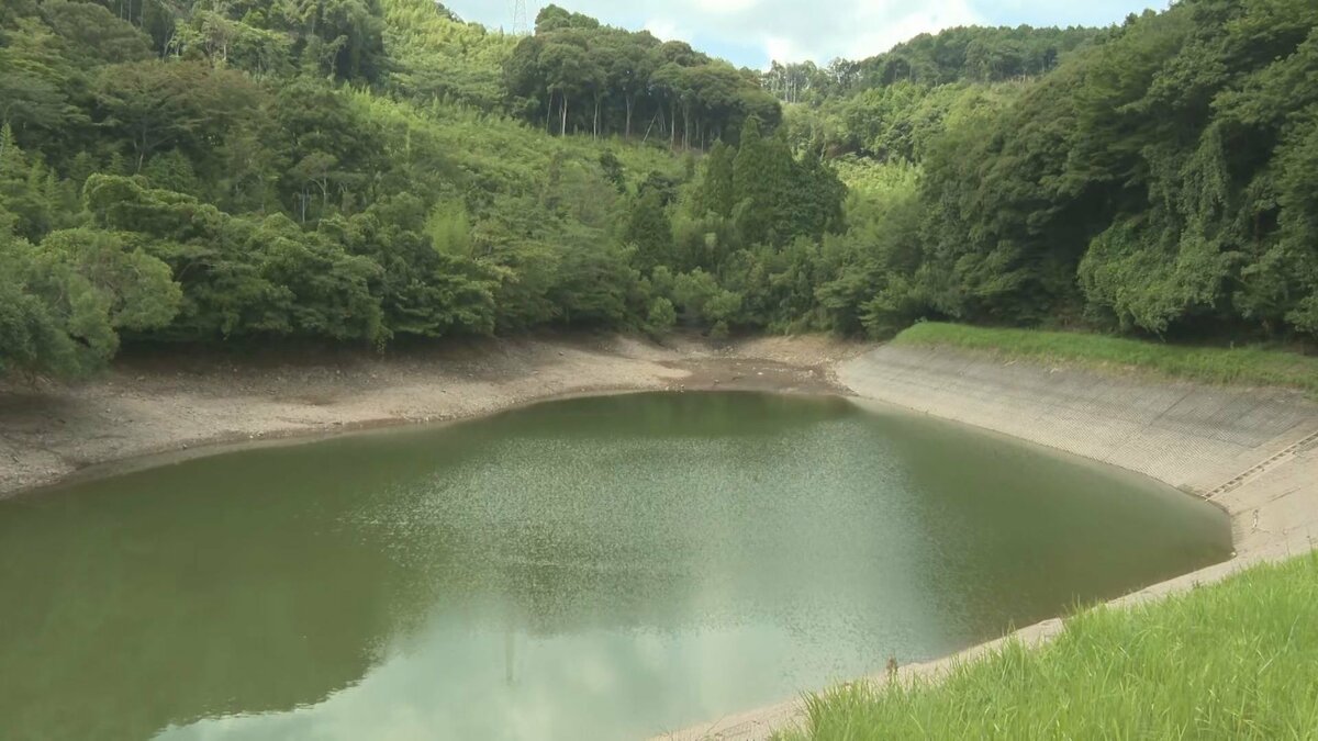 人骨か？ため池に沈んだ車の中から発見